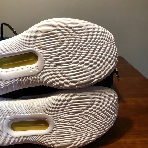 Womens Under Armour 3024594-002 Flow Breakthru 2 basketball shoes - Picture 11 of 12